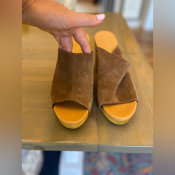 Italian Brown Suede Women's Mules with Wooden Heel Size 9.5 - Picture 4 of 9